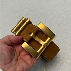 VINTAGE ESCADA LEATHER WITH GOLD TONE HARDWARE BELT SIZE 40